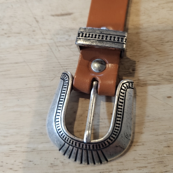 New Leather Belt Silver Buckle and Indian Heads with Bone Beads - Picture 3 of 8